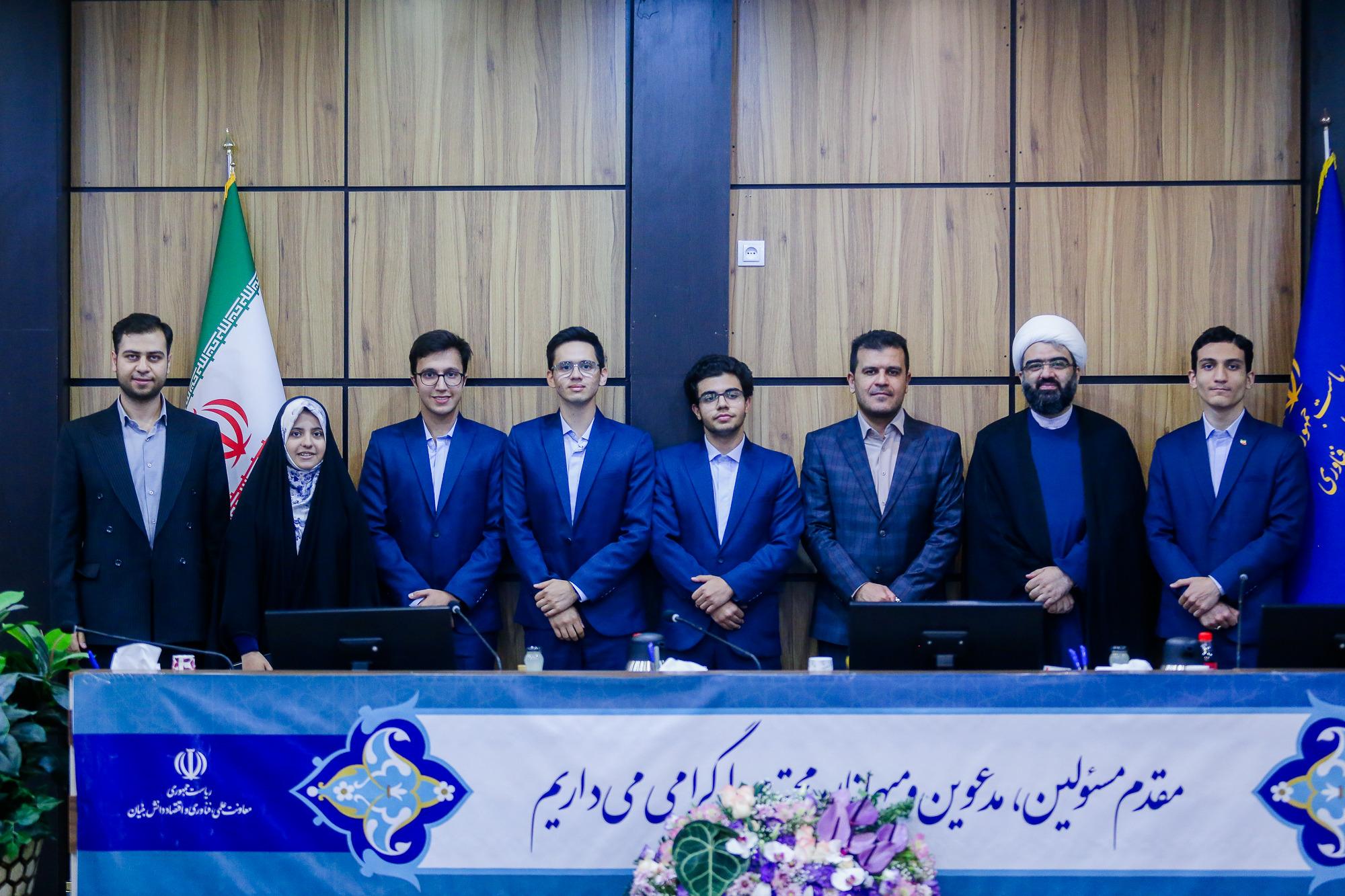 IMG 0796 - دیدار معاونت علمی ریاست جمهوری با نخبگان - سامانه ویکی تک پلاس