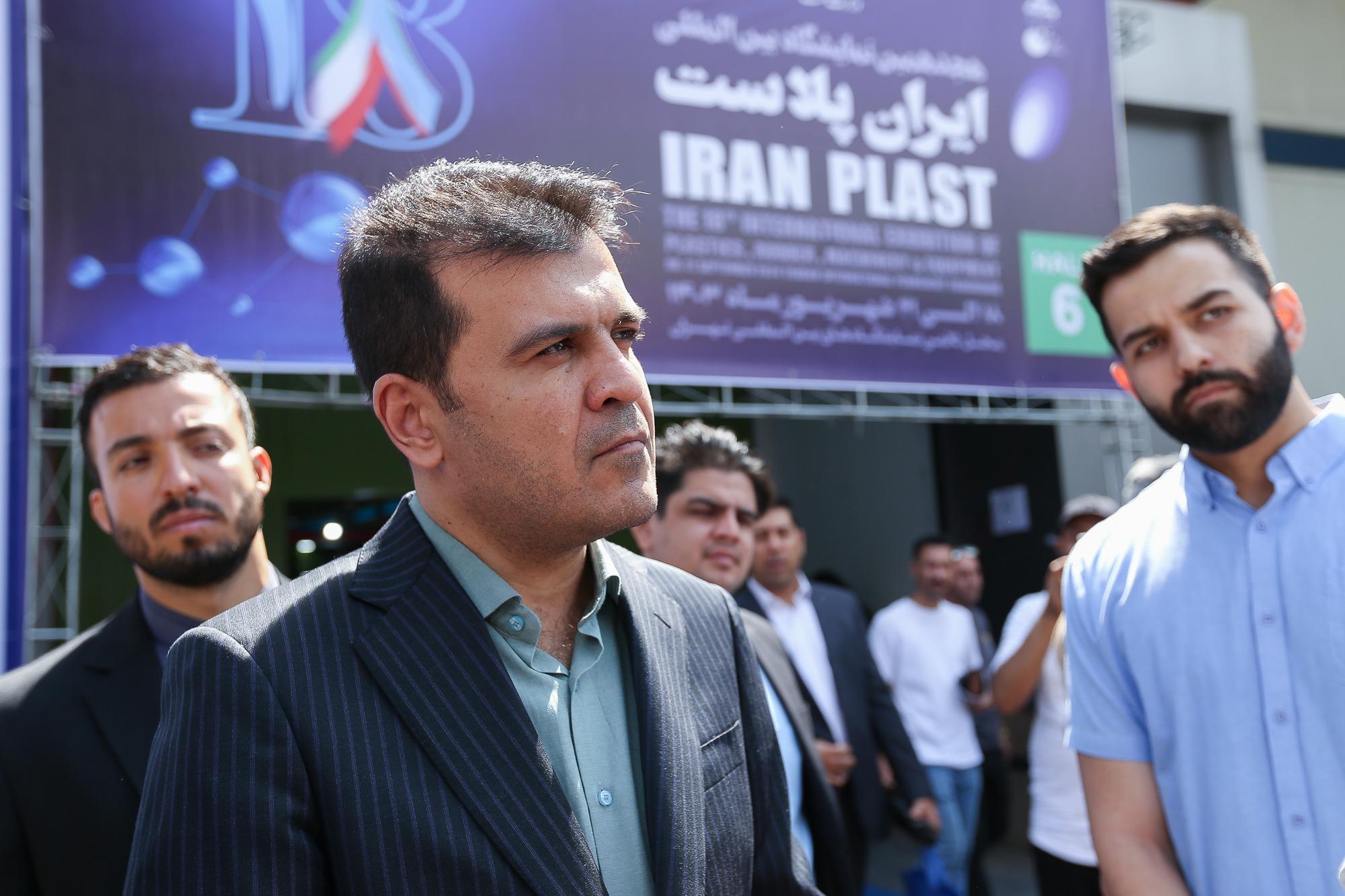 IMG 1526 - بازدید دکتر افشین از نمایشگاه ایران پلاست - سامانه ویکی تک پلاس